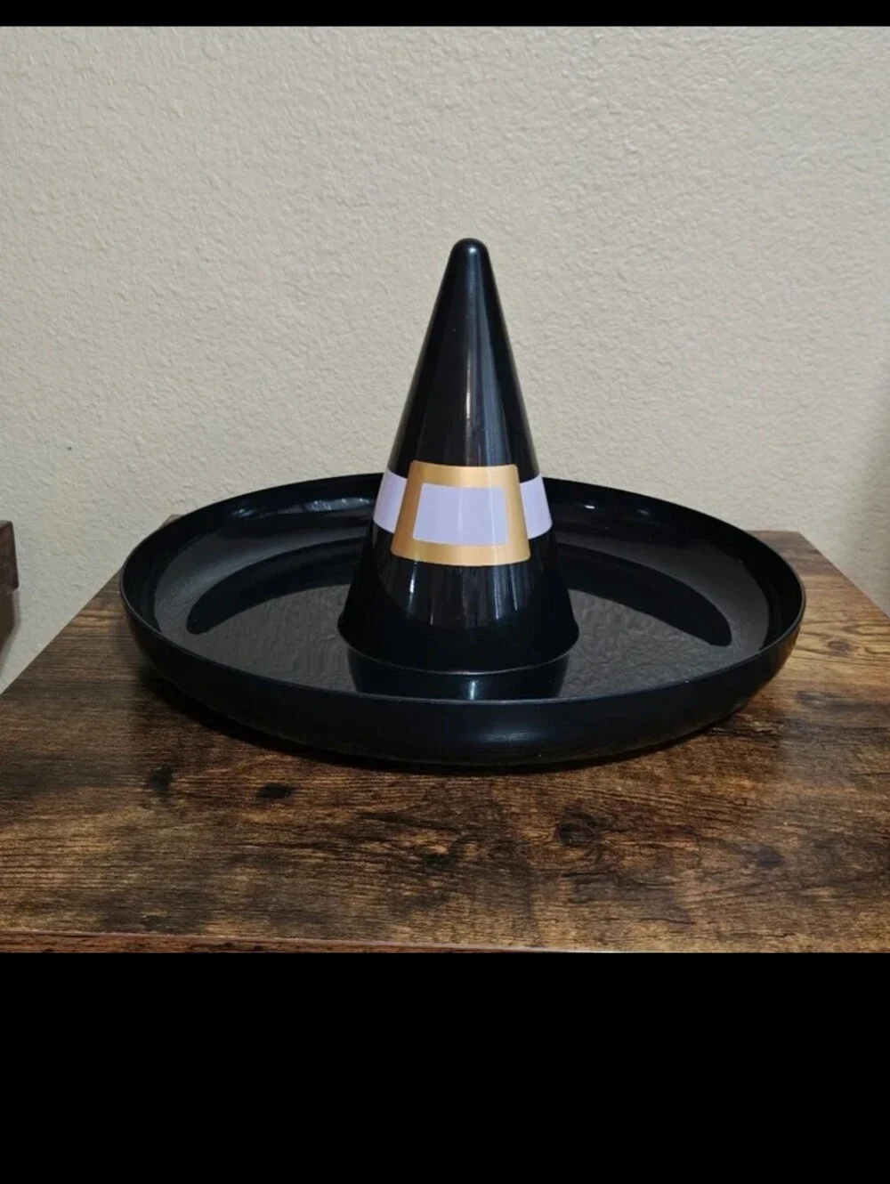 Target Bullseye's Playground Halloween Witches Hat Plastic Serveware 13 1/2